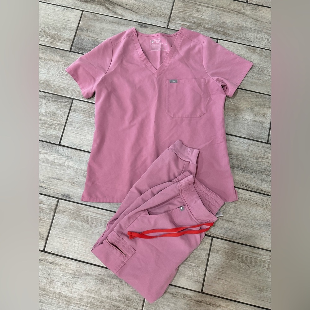 Chalk Pink FIGS scrub set